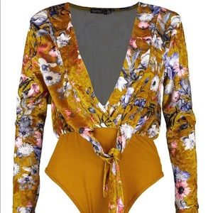 YELLOW VELVET ✨🌼💛plunge bodysuit!